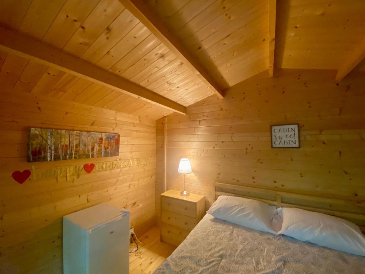 Algonquin Madawaska Lodge Cottage Glamping Cabins المظهر الخارجي الصورة