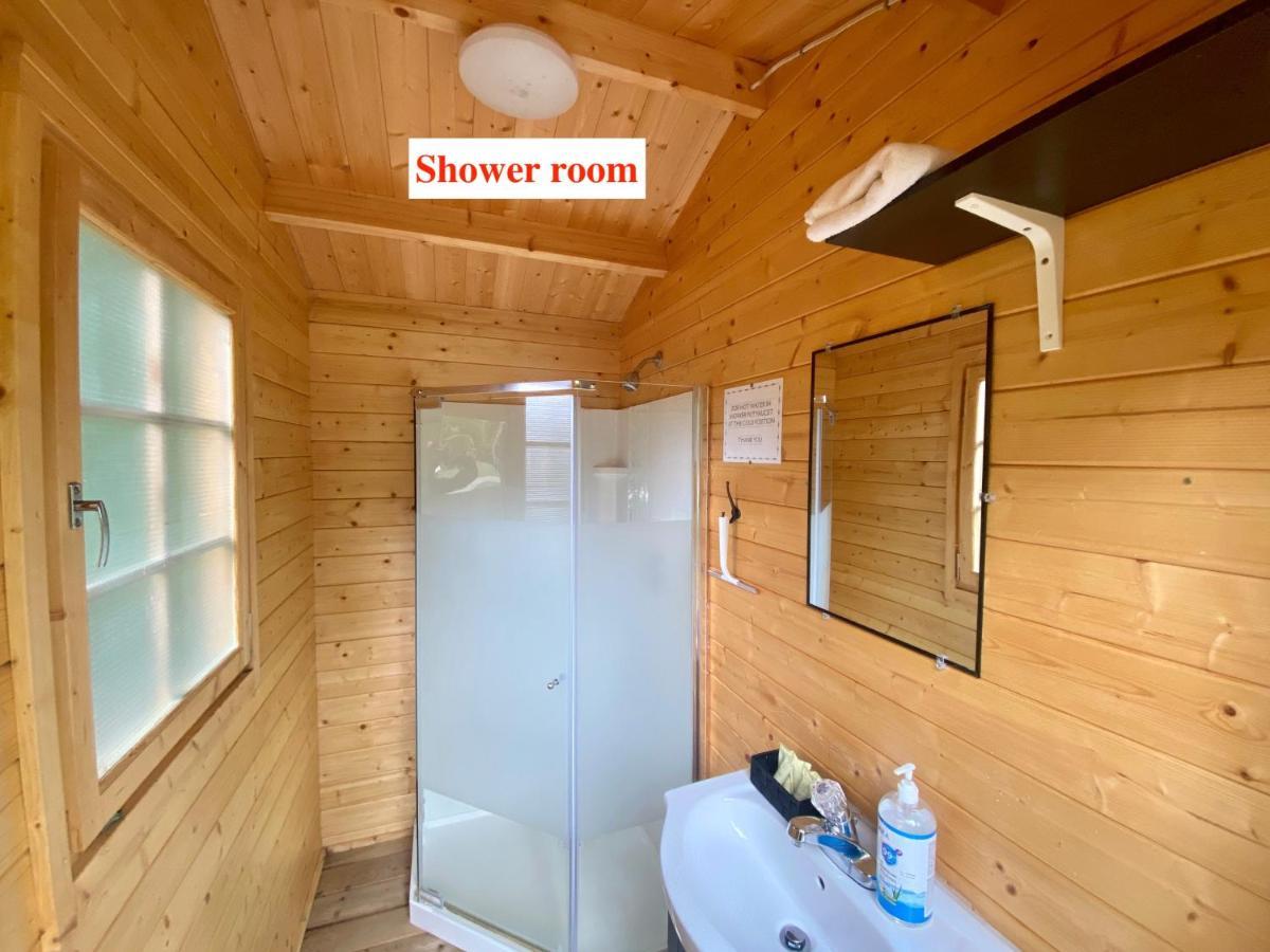 Algonquin Madawaska Lodge Cottage Glamping Cabins المظهر الخارجي الصورة