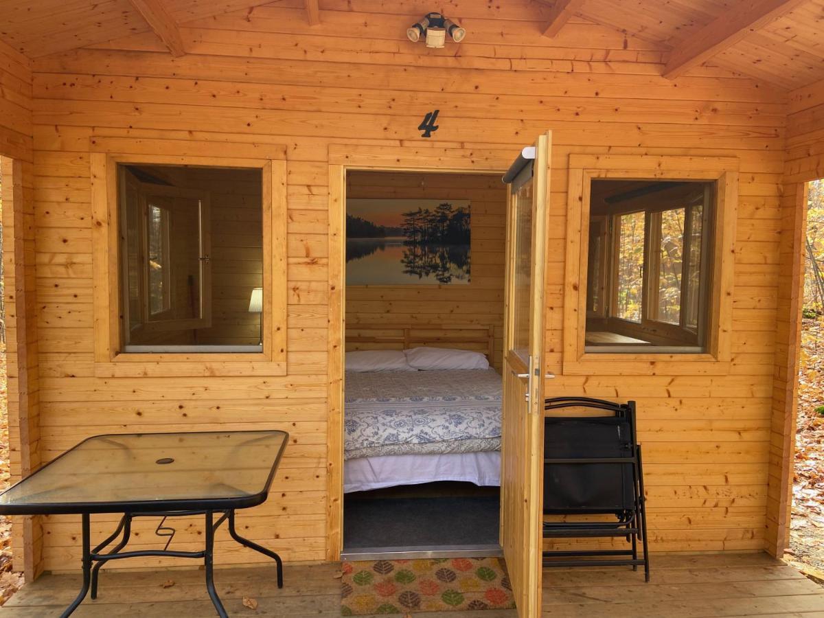 Algonquin Madawaska Lodge Cottage Glamping Cabins المظهر الخارجي الصورة